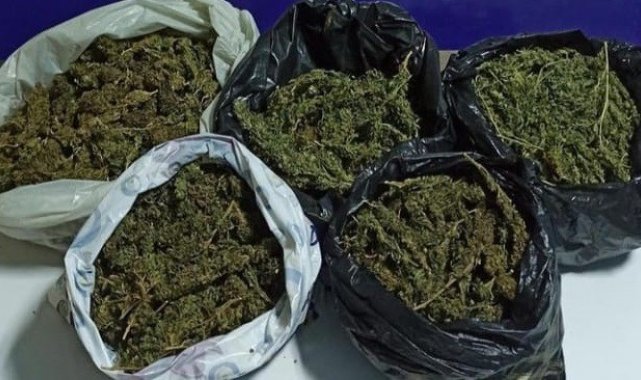 İzmir'de iş yerinde 2 kilonun üzerinde uyuşturucu ele geçirildi