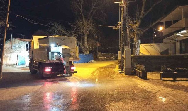 İzmir'de kar ve buzla mücadele