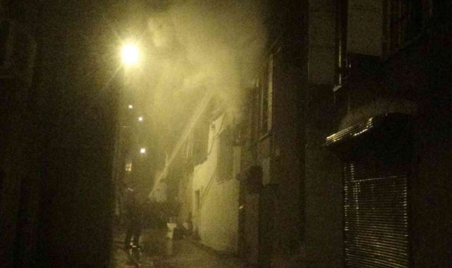 İzmir'de tarihi binada yangın paniği