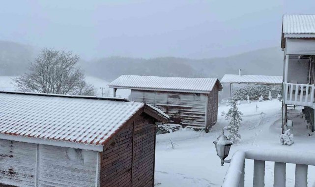 İznik'in yüksek kesimlerinde kar yağışı etkisini sürdürüyor