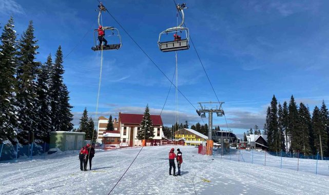 JAK timinden kayak merkezinde nefes kesen kurtarma tatbikatı