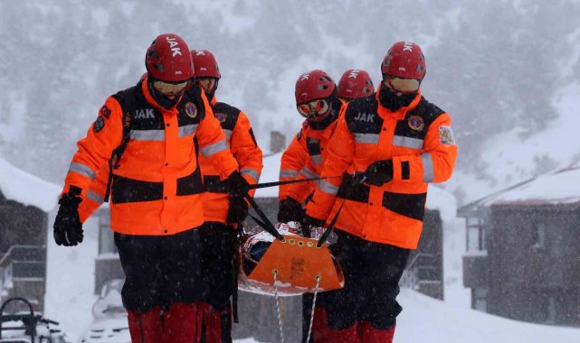 JAK timlerinden Zigana Dağında nefes kesen tatbikat