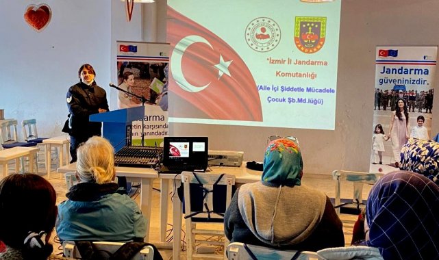 Jandarma, Çeşme'de kadınları şiddete karşı bilgilendirdi