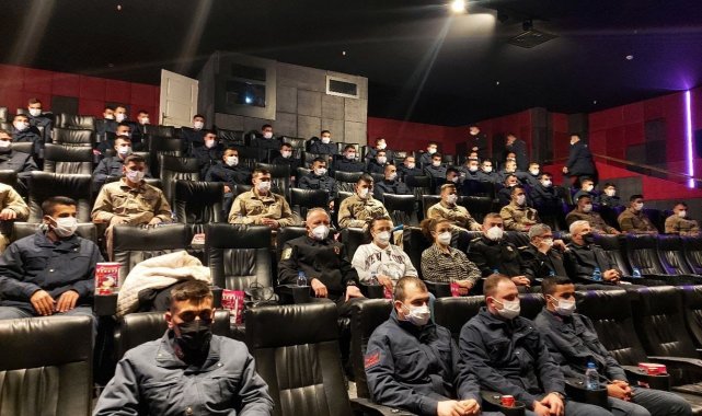 Jandarma personeli, &quot;İyi Ki Varsın Eren&quot; filmini izledi