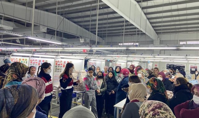 Jandarma tekstil işçisi kadınlara KADES'i anlattı