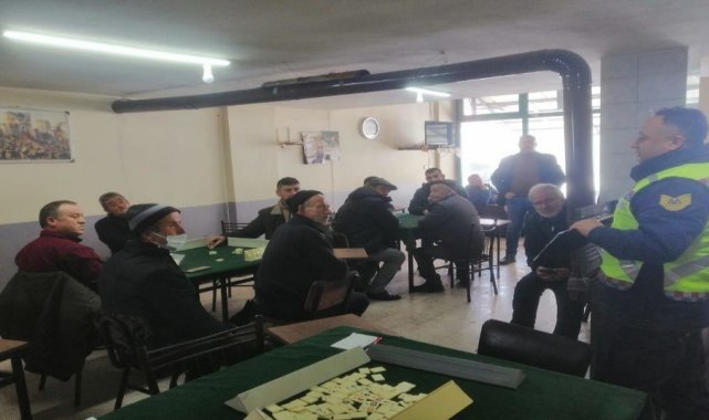 Jandarma vatandaşı trafik kuralları hakkında bilgilendirdi