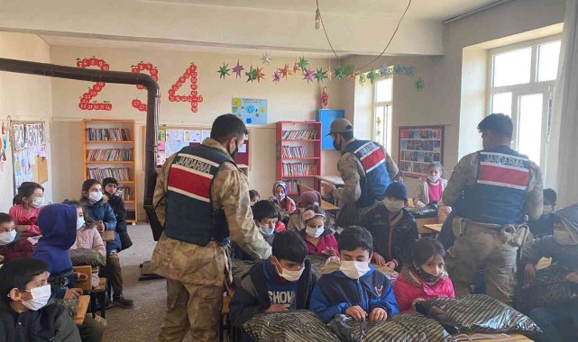 Jandarma yürekleri ısıttı