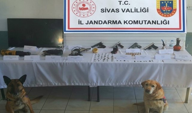 Jandarma'dan uyuşturucuya darbe, 7 kişilik uyuşturucu şebekesi çökertildi