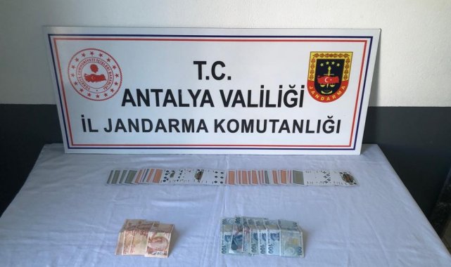 Jandarmadan Tekel markette kumara suçüstü