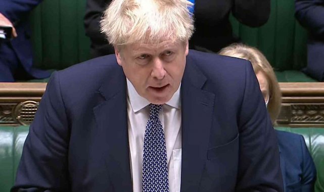 Johnson, kısıtlamalara rağmen partiye katıldığı için özür diledi