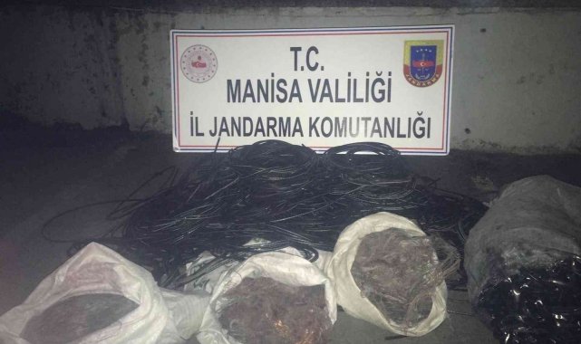 Kablo hırsızları jandarmaya yakalandı