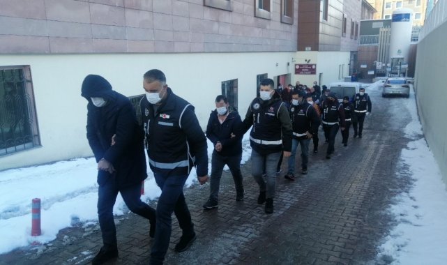 Kaçak telefon operasyonunda 5 kişi tutuklandı