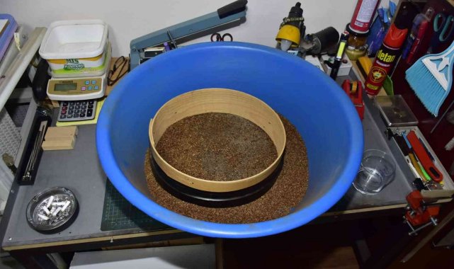 Kaçakçılık operasyonunda evden cephanelik çıktı