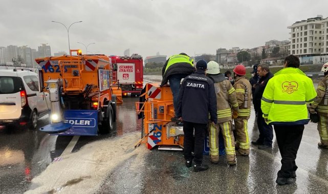 Kadıköy&#039;de devrilen, İBB&#039;ye bağlı kar küreme aracının sürücüsü alkollü çıktı