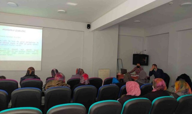 Kadın Kültür Evleri'nde annelere nasıl başarılı öğrenci yetiştirileceği anlatıldı