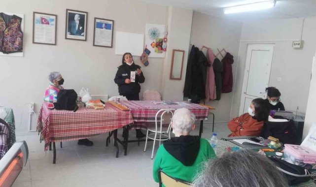 Kadın polislerden kadınlara KADES bilgilendirmesi