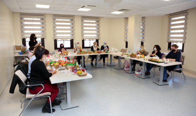 Kadınlar Eşitlik Merkezi'nde hem üretiyor hem para kazanıyor