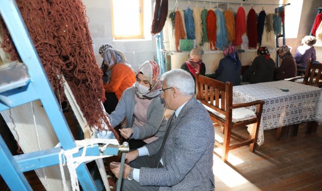 Kadınlar hem öğreniyor hem de ev ekonomilerine katkı sağlıyor