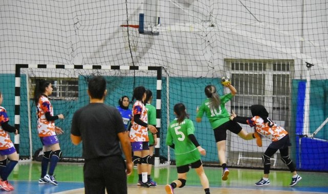 Kadınlar Hentbol 2. Ligi: Elazığ Gençlikspor: 46 - Güneşin Çocukları: 17