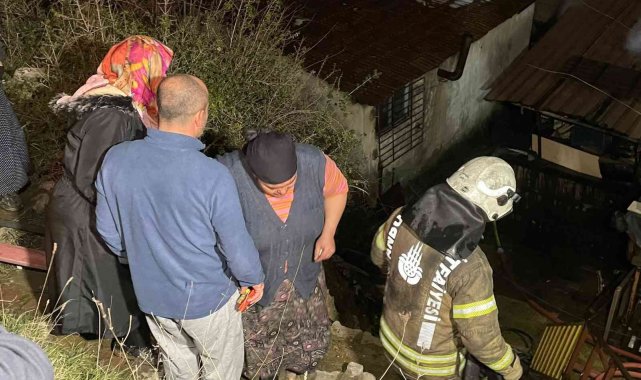 Kağıthane'de gecekondu yandı, sahibi gözyaşlarıyla izledi