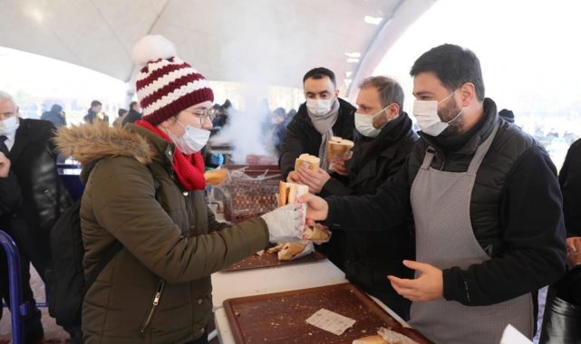 Kağıthane'de sucuk ekmek keyfi