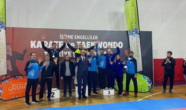 Kağıtspor madalyalar ile döndü