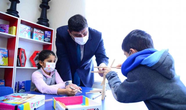 Kahramankazan Belediyesi'nden ilkokula kütüphane, zeka oyunları ve yaşam beceri atölyesi