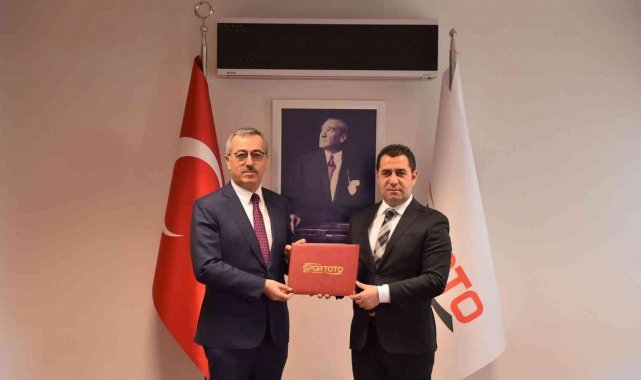 Kahramanmaraş'ta her mahalleye halı saha ve pota