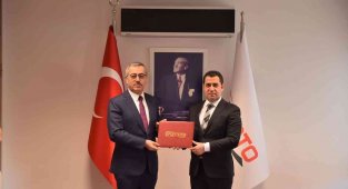 Kahramanmaraş'ta her mahalleye halı saha ve pota