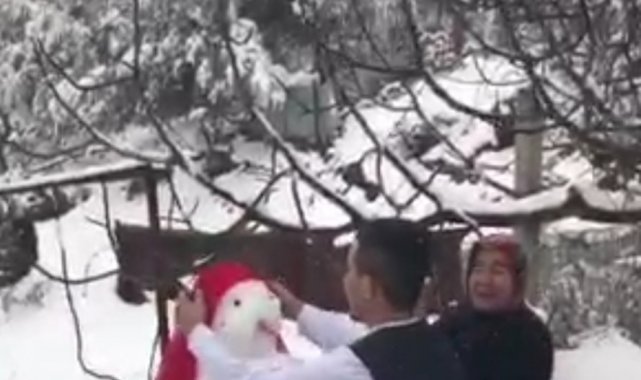 Kahramanmaraş&#039;ta kardan gelin yaptılar