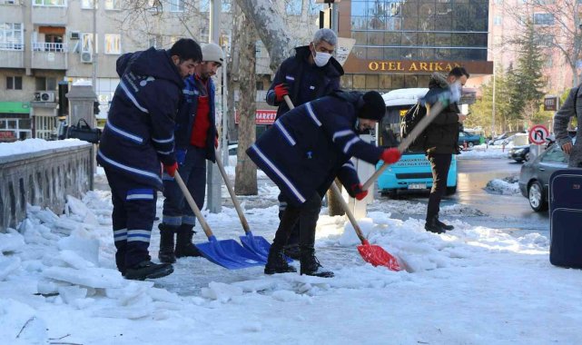 Kahramanmaraş'ta karla mücadele