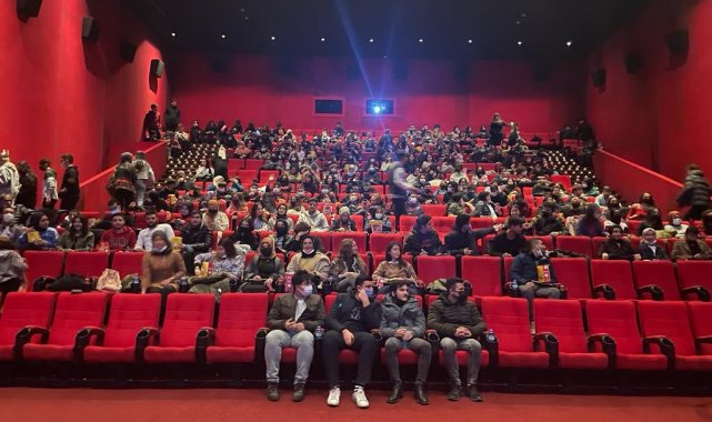 Kahramanmaraş&#039;ta öğrenciler &quot;Kesişme: İyi ki Varsın Eren&quot; filmini izledi