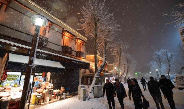 Kahramanmaraş'ta son 20 yılın en yüksek kar yağışı