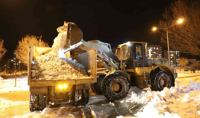 Kahta Belediyesinin 24 saat kar mesaisi