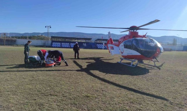 Kalp krizi geçiren yaşlı adamın yardımına ambulans helikopter yetişti