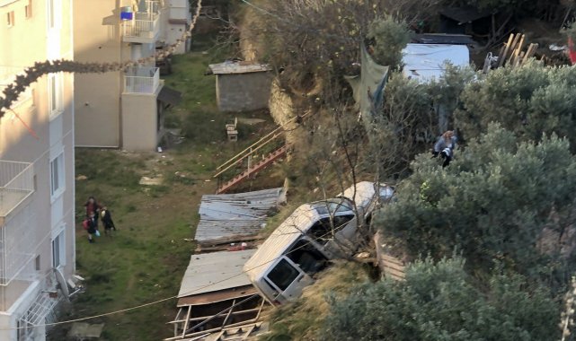 Kamyonet 50 metreden hobi bahçesine uçtu, yaşlı kadın hayatını kaybetti