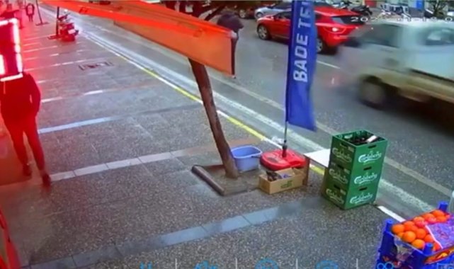 Kamyonet yayaya böyle çarptı