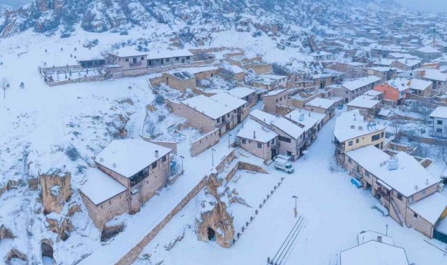 Kar altındaki tarihi Frig Vadisi seyrine doyumsuz manzara ortaya çıkardı
