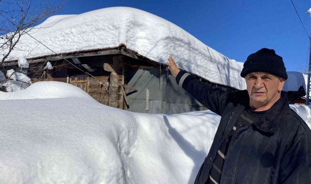 Kar kalınlığı 2 metreyi geçti 4 metrelik buz sarkıtları oluştu