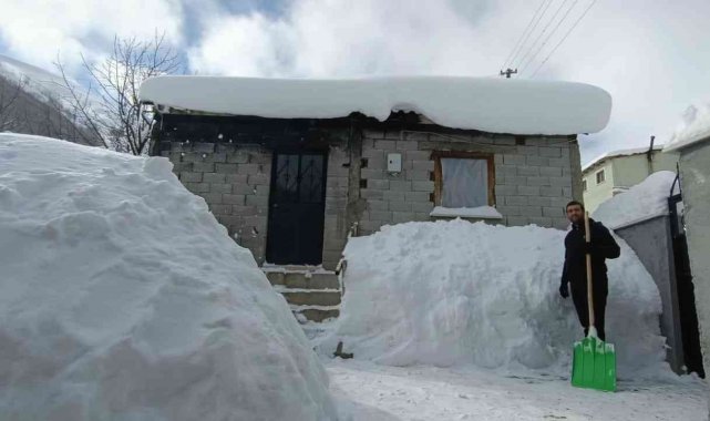 Kar Taşlıçayır'da görsel şölen oluşturdu