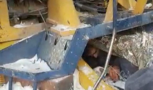 Kar temizliği yaparken devrilen iş makinesinin altında kaldı