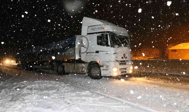 Kar, tipi ve buzlanma ulaşımda aksamalara neden oldu
