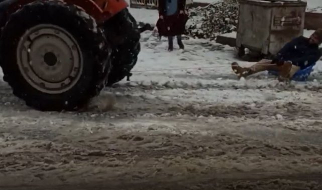 Kar üstünde leğenle snowboard yaptı