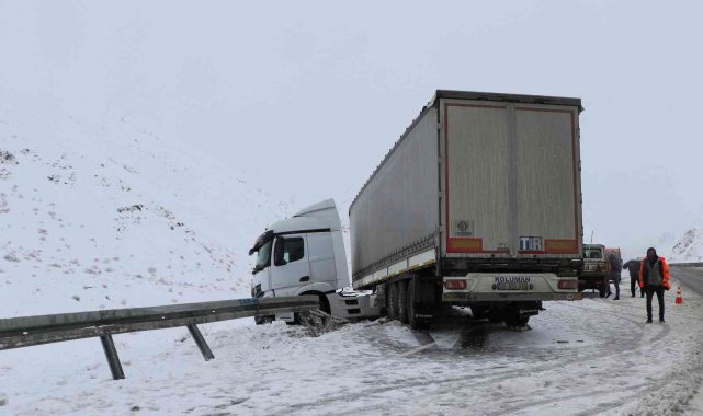 Kar ve buzlanma tır sürücülerinin çilesi oldu