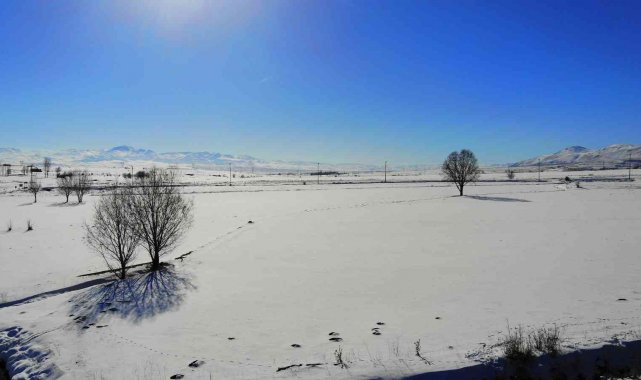 Kar ve buzun birleştiği beyaz kentte görsel şölen