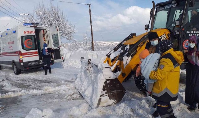 Kar yağışı ambulanslara geçit vermeyince Bafra Belediyesi yetişti