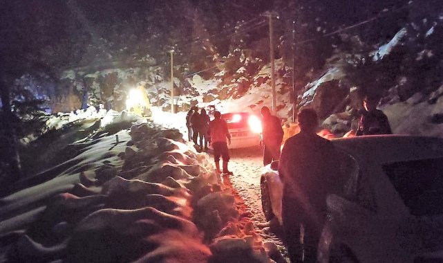 Kar yağışı Antalya&#039;yı etkisi altına aldı, mahsur kalan vatandaşlar tek tek kurtarıldı