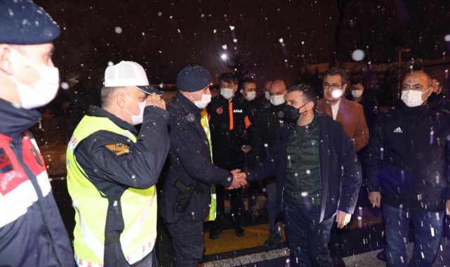 Kar yağışı başladı Vali Atay çalışmaları yerinde inceledi