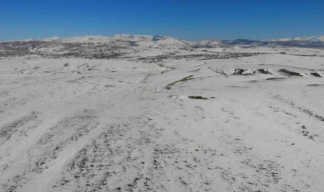 Kar yağışı çiftçilerin yüzünü güldürü