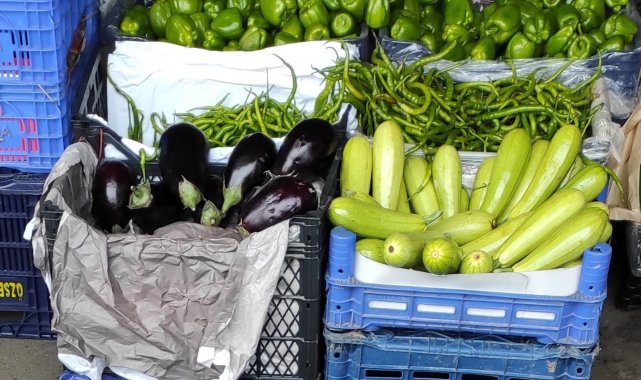 Kar yağışı İstanbul&#039;daki sebze ve meyve hallerini etkiledi